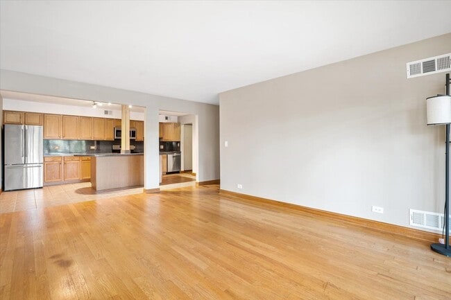 Building Photo - 5200 Carriage Way Dr