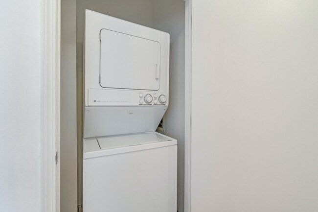 Building Photo - 26 Ave at Port Imperial