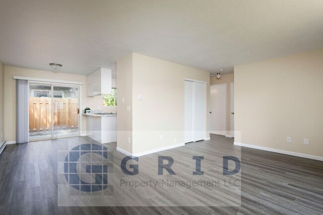 Building Photo - Gorgeous 2 Bedroom Apartment in Mt. Tabor!