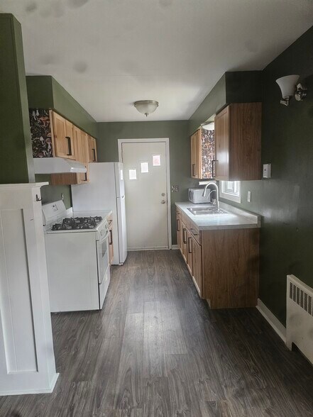 Building Photo - 2525 McKee Ave SW