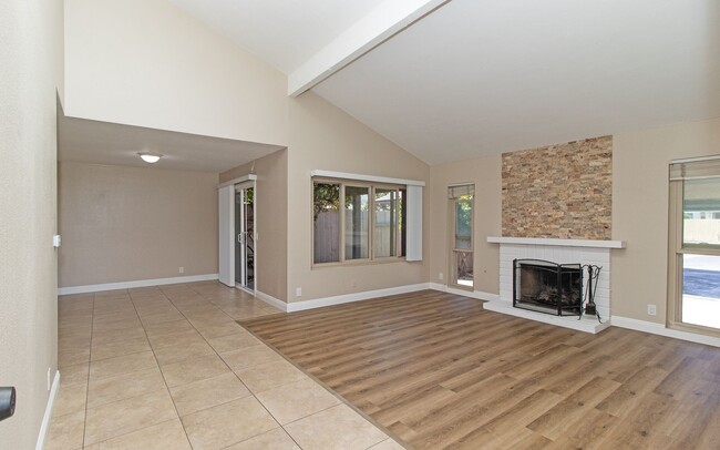 Building Photo - Newly Renovated 4 Bedroom In Oceanside!