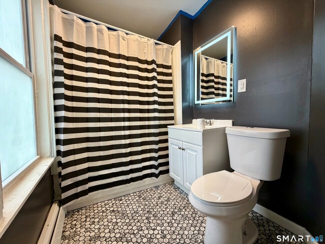 Building Photo - 244 Main St