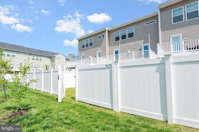 Building Photo - 8380 Amber Beacon Cir