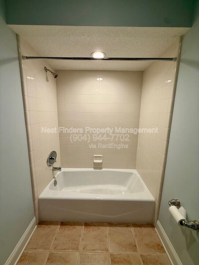 Building Photo - 330 N Shore Cir