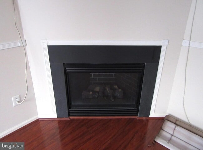 Building Photo - 136 Clear Creek Dr