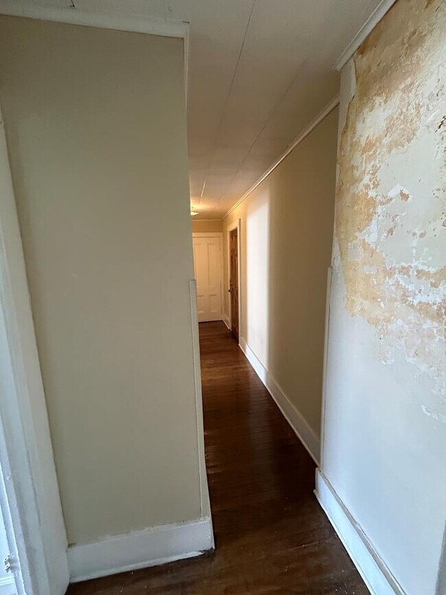Building Photo - 237 Scottwood Ave