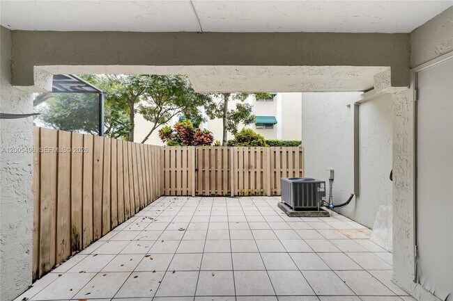 Building Photo - 10535 SW 154th Ct