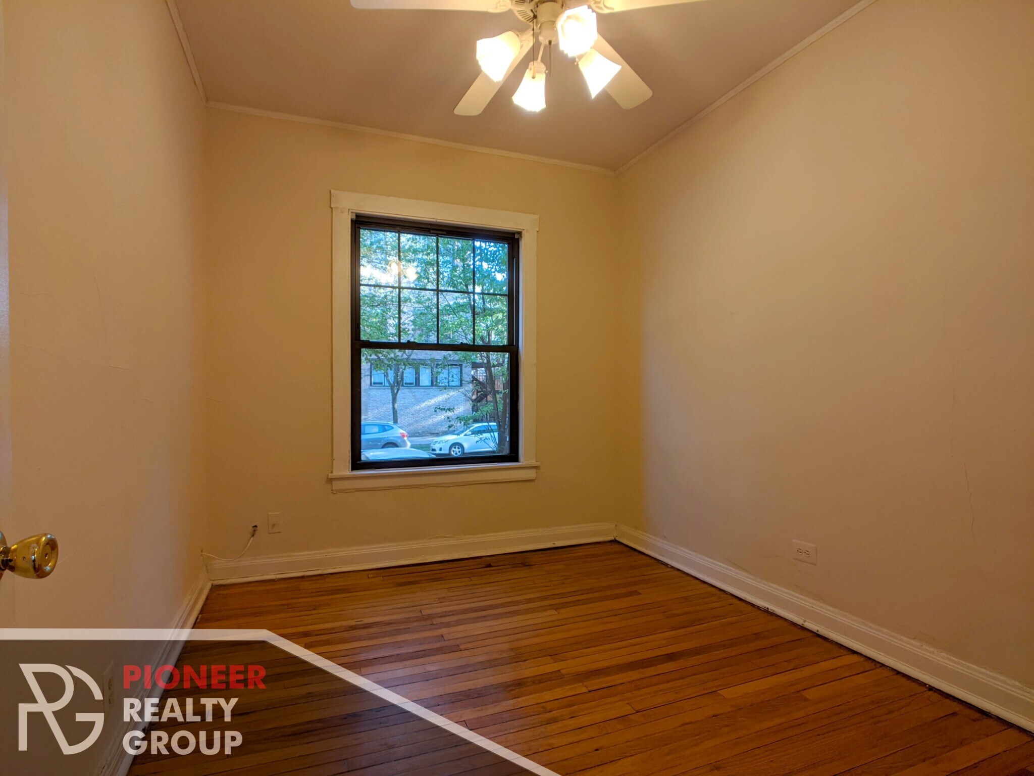 Building Photo - 1202 W Wellington Ave