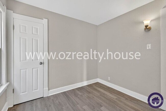 Building Photo - 1840 Marne Ave