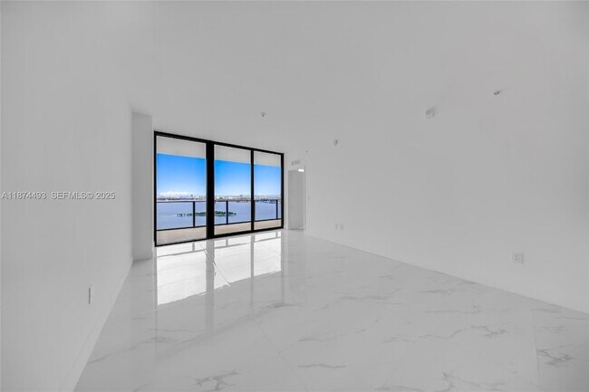 Building Photo - 700 NE 24th St