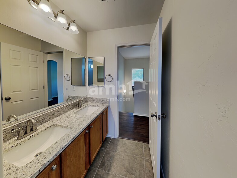 Building Photo - 397 East Placita Rejilla