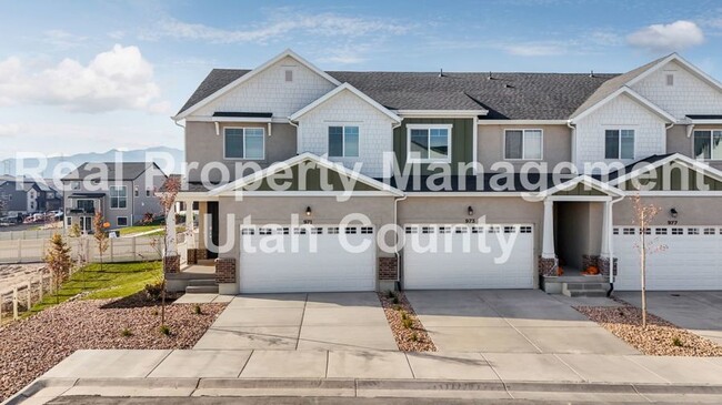 Building Photo - Newer Townhome in Saratoga Springs