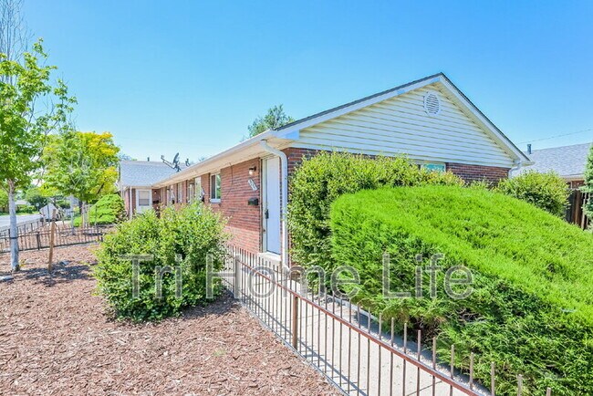 Primary Photo - 9295 E 14th Ave