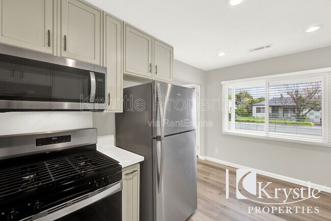 Building Photo - 1007 Maple Ave