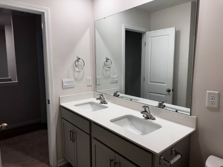 Building Photo - 3696 Waterford Oak Ct