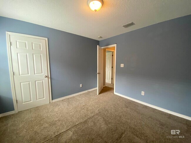 Building Photo - 8057 Deerwood Dr