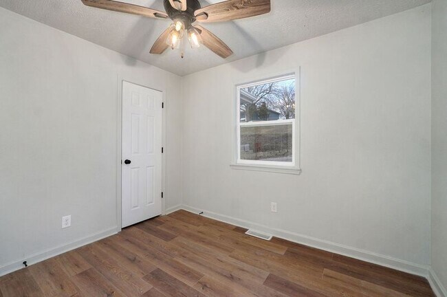 Building Photo - 1717 N 16th St