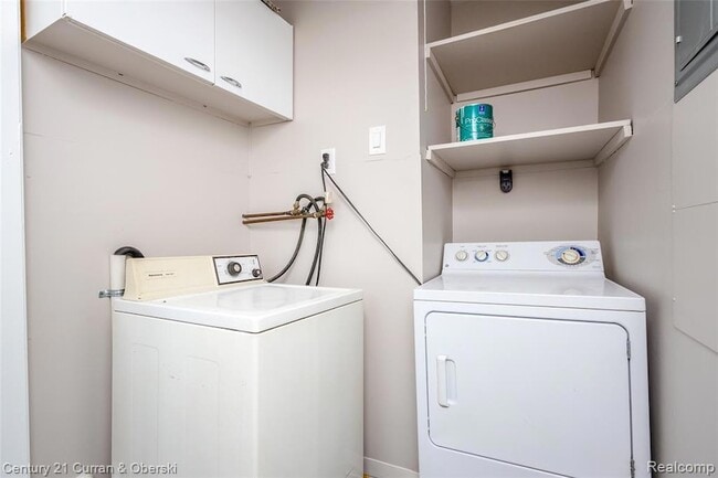 Building Photo - 26361 Parkington St