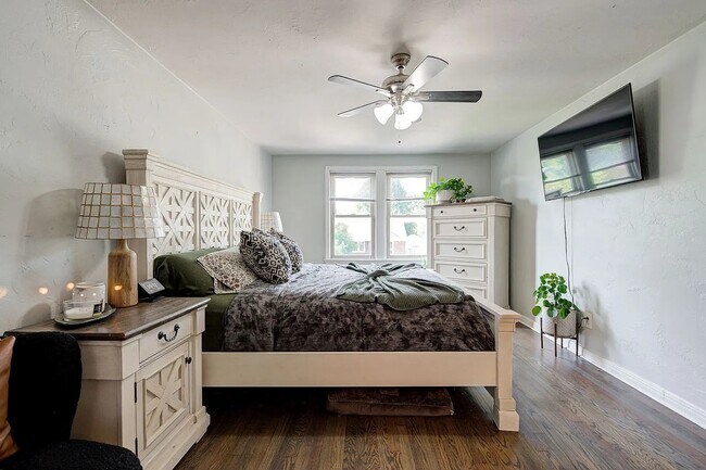 Building Photo - 3801 NW 25th St