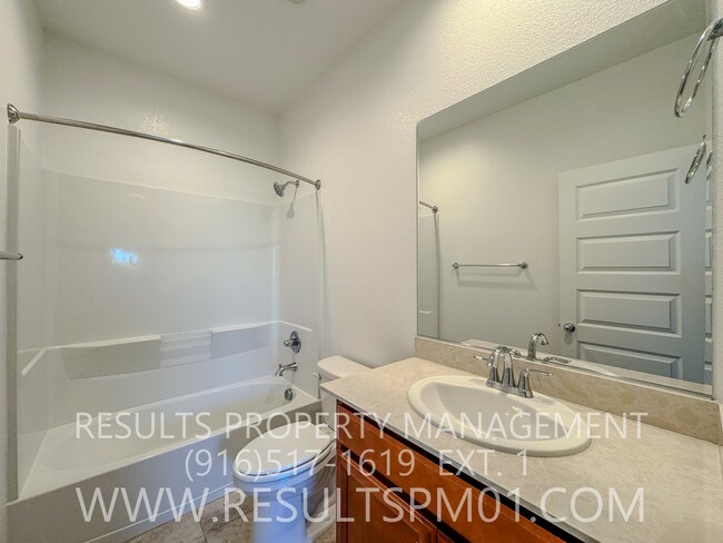 Building Photo - Spacious 4 Bedroom Home in McKinley Village Community