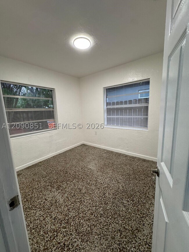 Building Photo - 1416 SW 27th St