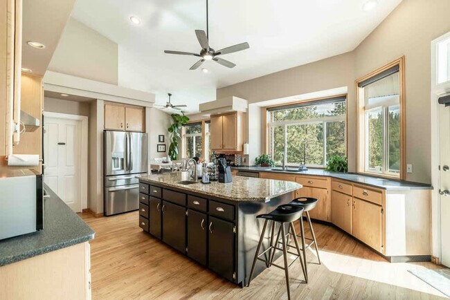 Building Photo - 3228 E Fernan Terrace Dr