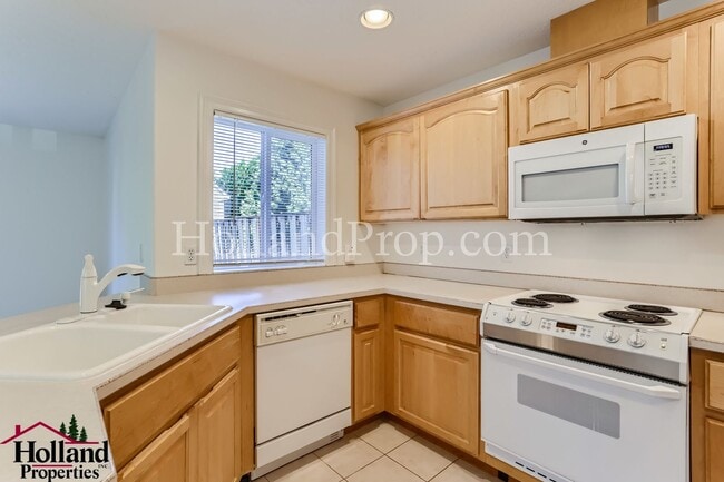 Building Photo - Beautiful Duplex with Great Location!!! NEW PRICE and REDUCED SECURITY DEPOSIT