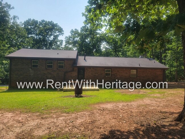 Building Photo - Gorgeous 3bd/2bath Brick Home/ Attention To Detail/ Upgrades Galore/ Great Location