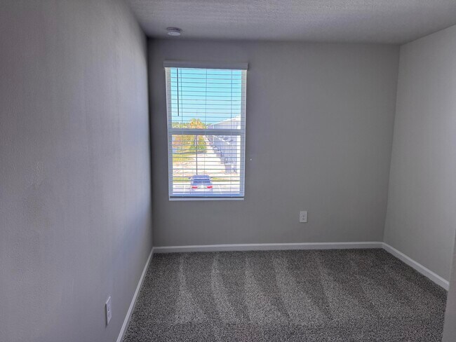 Building Photo - 496 Salisbury Cir