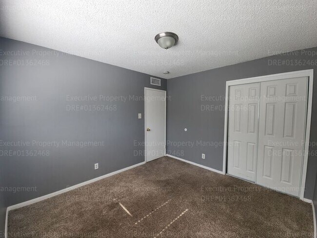 Building Photo - 3 Bedroom 2 Bath house