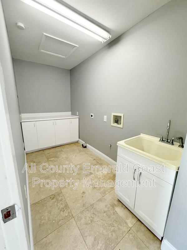 Building Photo - 847 Kell Aire Dr