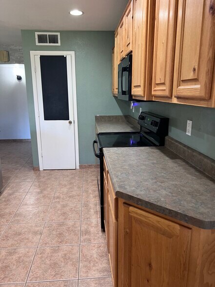 Building Photo - 3015 E Desert Cove Ave