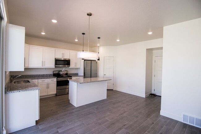 Building Photo - Gorgeous 2-Story Townhome with Finished Ba...