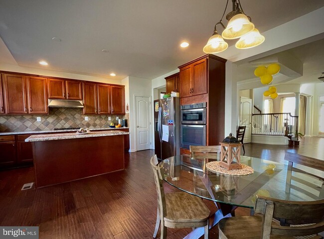Building Photo - 42900 Southview Manor Dr