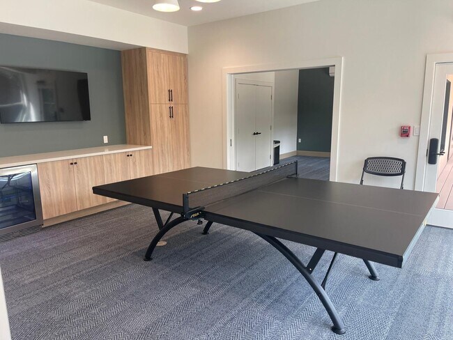 Building Photo - 35 Upper Woodbridge Rd