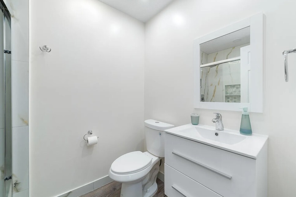 Building Photo - 181 SE Fallon Dr