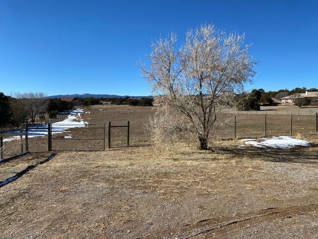 Building Photo - 3 Bedroom, 2 Bathroom Home in Edgewood, NM