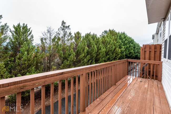 Building Photo - 246 Village Square Dr