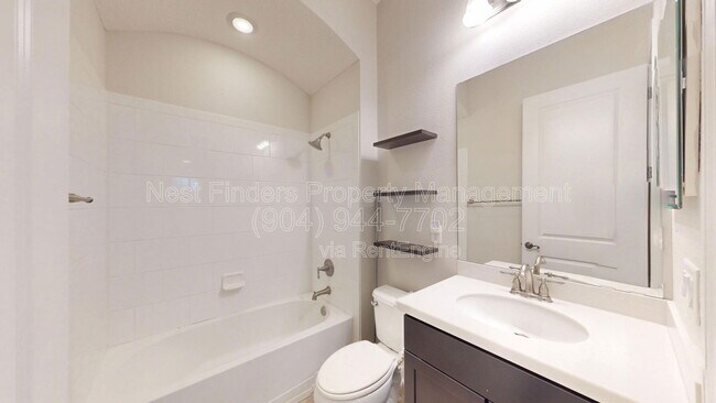 Building Photo - 628 Town Plaza Ave