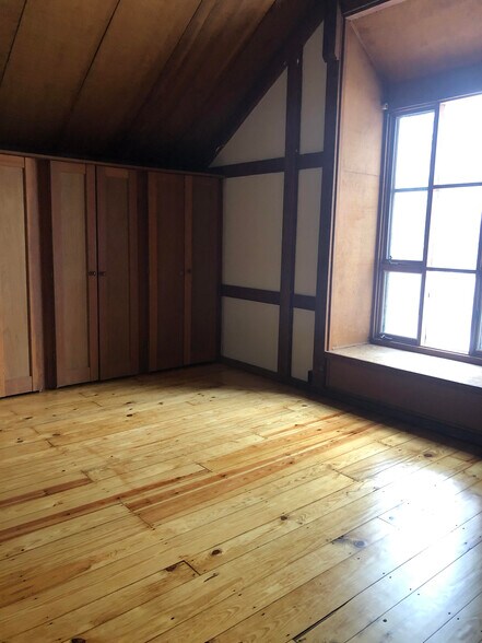 Building Photo - 87 Crossbrook Ave