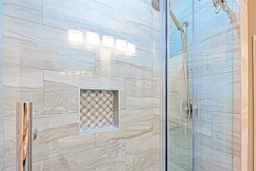 Building Photo - 9705 Locust Hill Dr