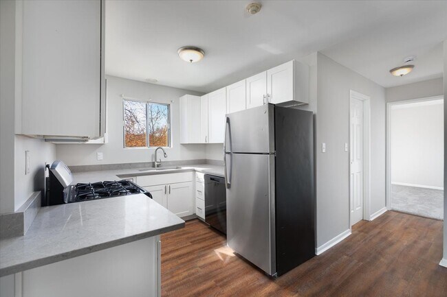 Building Photo - 708 W 65th St