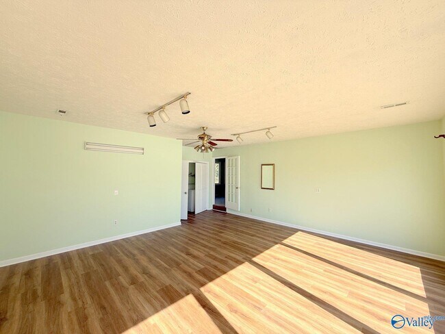 Building Photo - 158 Lewis Ln