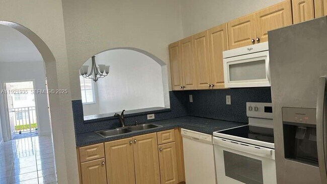 Building Photo - 1250 SE 28th Ct