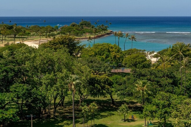 Building Photo - Luxurious 3BR Sky Residence at Park Lane