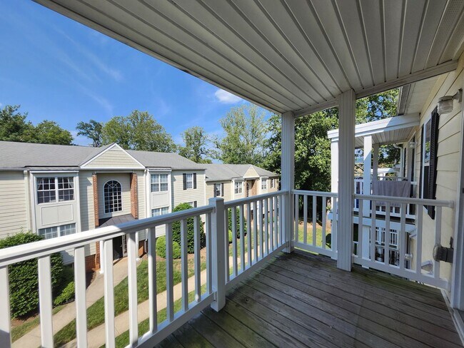 Building Photo - 1211 Villa Ln