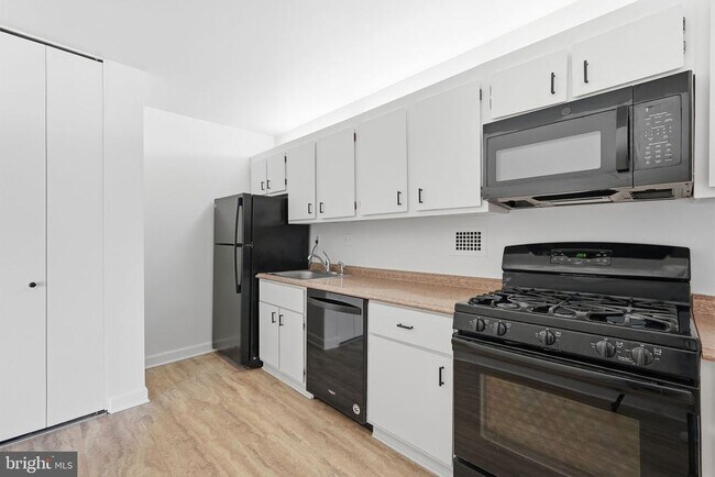 Building Photo - 5500 Friendship Blvd