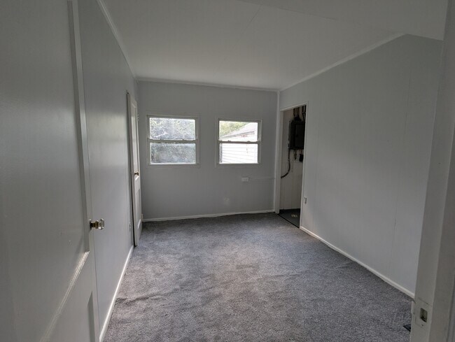 Building Photo - 281 S Hampton Rd