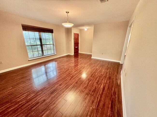 Building Photo - Spacious 3BR Home in Broadmoor | Huge Backyard + Gated Driveway