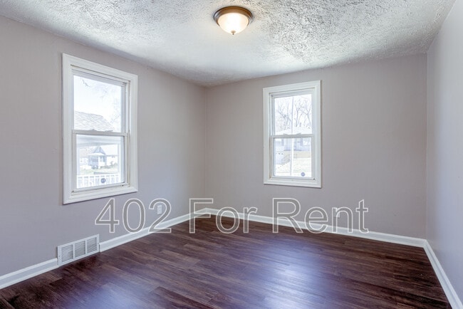 Building Photo - 3220 N 40th St